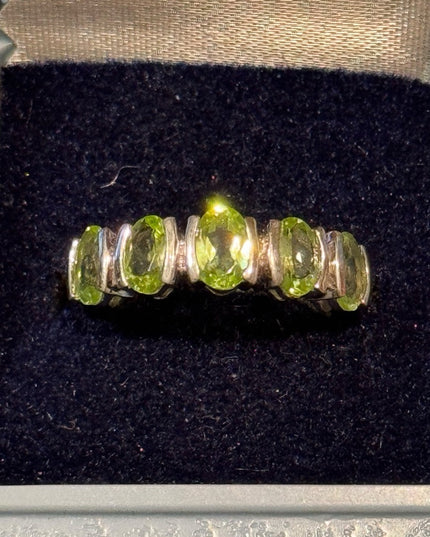 Vintage Sterling Silver 925 Peridot Green Gemstone Ring
