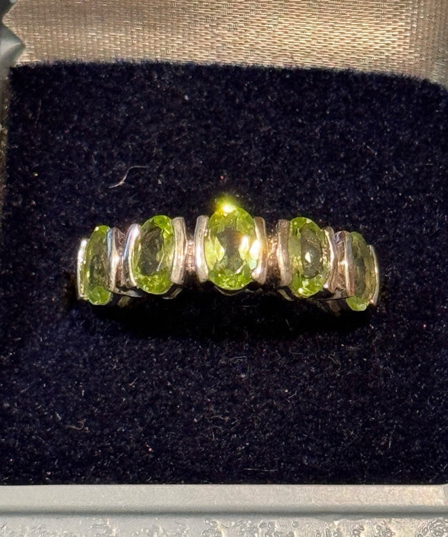 Vintage Sterling Silver 925 Peridot Green Gemstone Ring