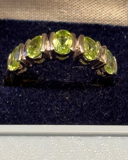 Vintage Sterling Silver 925 Peridot Green Gemstone Ring