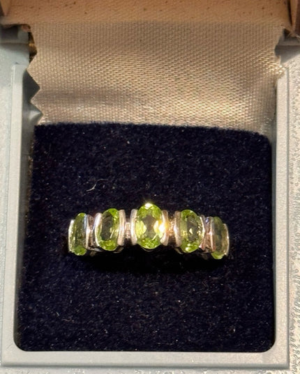 Vintage Sterling Silver 925 Peridot Green Gemstone Ring