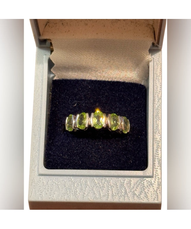 Vintage Sterling Silver 925 Peridot Green Gemstone Ring