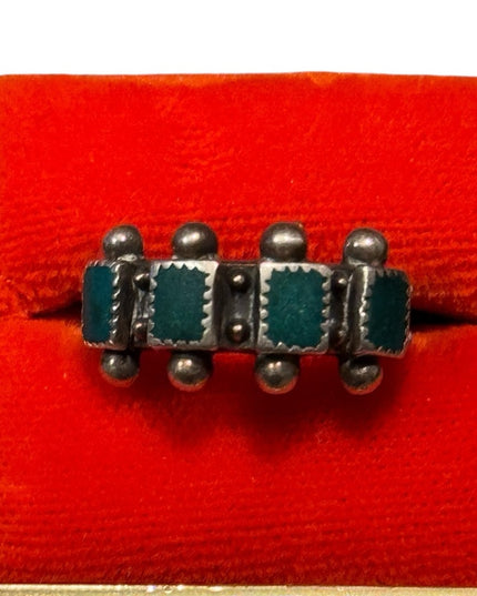 VINTAGE 1950'S ZUNI STERLING SILVER GREEN TURQUOISE RING