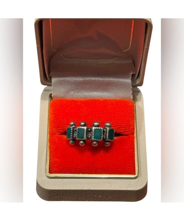 VINTAGE 1950'S ZUNI STERLING SILVER GREEN TURQUOISE RING