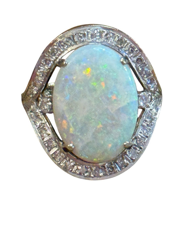Elegant 14k Gold 585 Stunning Large White Opal & Diamond Ring