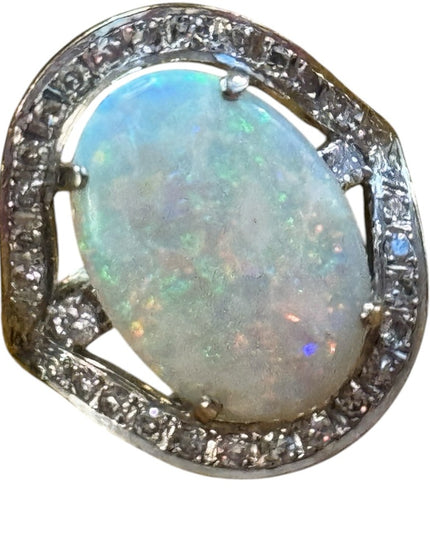 Elegant 14k Gold 585 Stunning Large White Opal & Diamond Ring