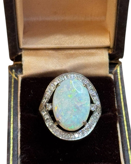 Elegant 14k Gold 585 Stunning Large White Opal & Diamond Ring