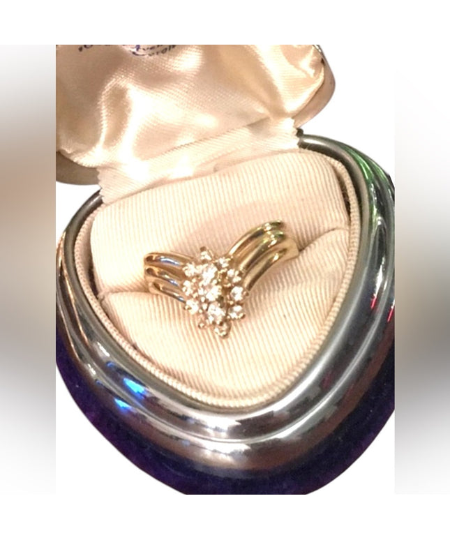 Stunning- 14k Gold Diamond cluster ring w- appraisal VS1