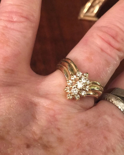 Stunning- 14k Gold Diamond cluster ring w- appraisal VS1