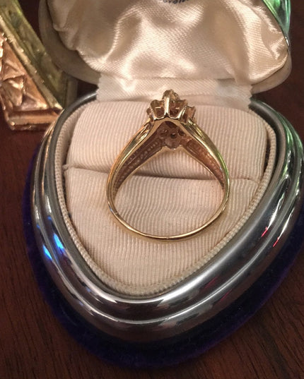 Stunning- 14k Gold Diamond cluster ring w- appraisal VS1