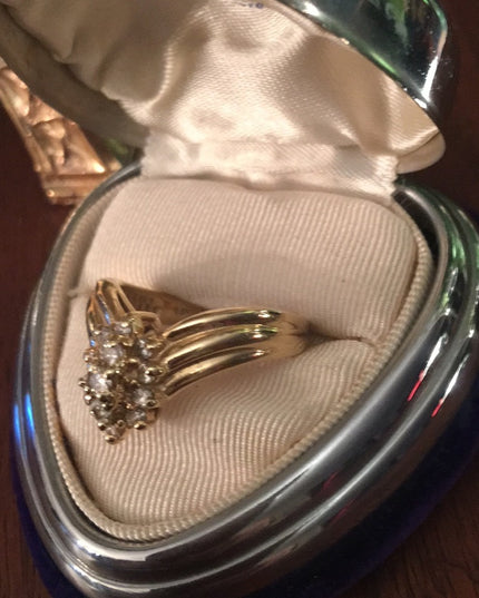 Stunning- 14k Gold Diamond cluster ring w- appraisal VS1
