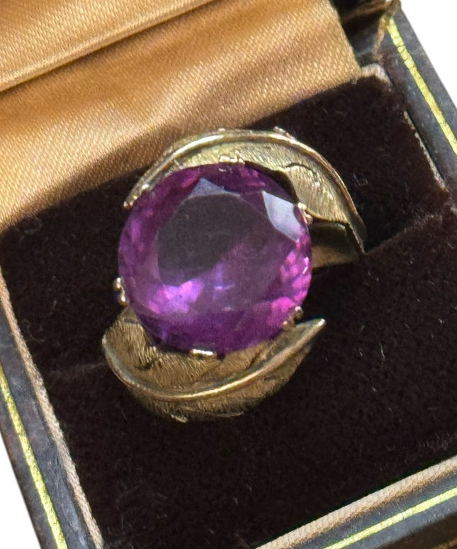 VINTAGE 14K GOLD LARGE SYNTHETIC PURPLE COLOR CHANGE SAPPHIRE /ALEXANDRITE RING