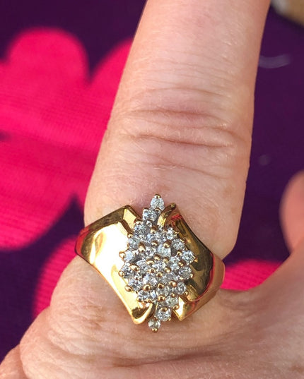 Stunning - 10k Diamond ring waterfall .24 tcw Cocktail cluster