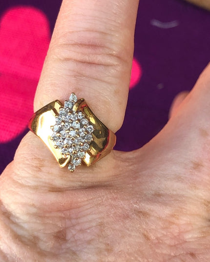 Stunning - 10k Diamond ring waterfall .24 tcw Cocktail cluster