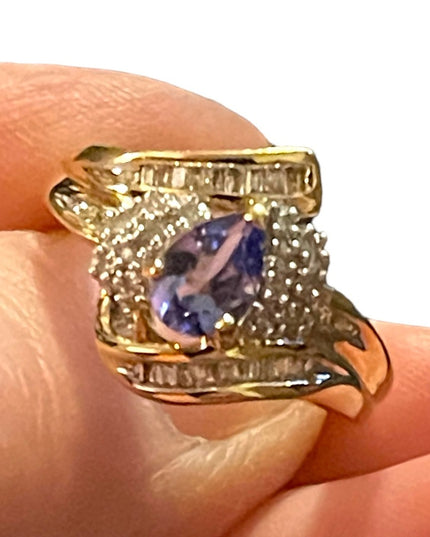 Stunning 14k yellow gold Tanzanite & Diamond cluster dinner ring