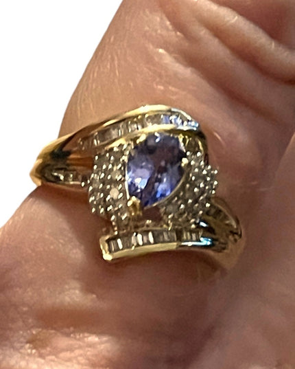Stunning 14k yellow gold Tanzanite & Diamond cluster dinner ring