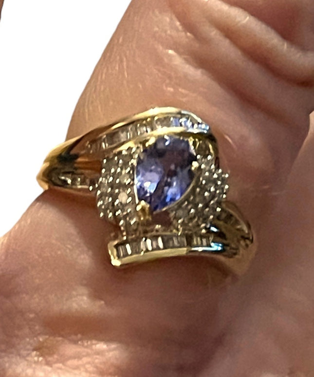 Stunning 14k yellow gold Tanzanite & Diamond cluster dinner ring