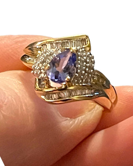 Stunning 14k yellow gold Tanzanite & Diamond cluster dinner ring
