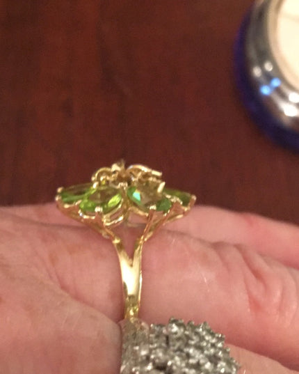 14k Gold Peridot Flower ring cocktail w/ Appraisal