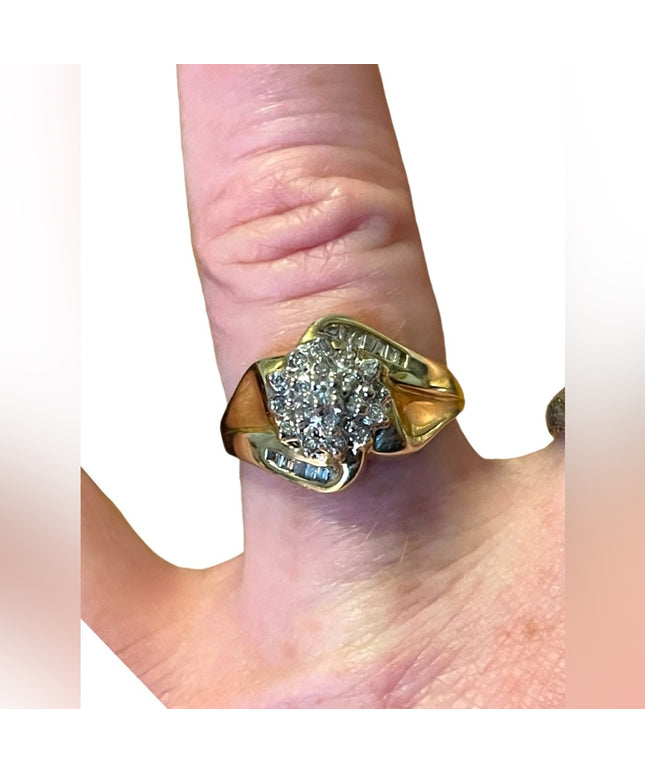14k Gold Vintage 1950s Diamond Cluster ring w- appraisal