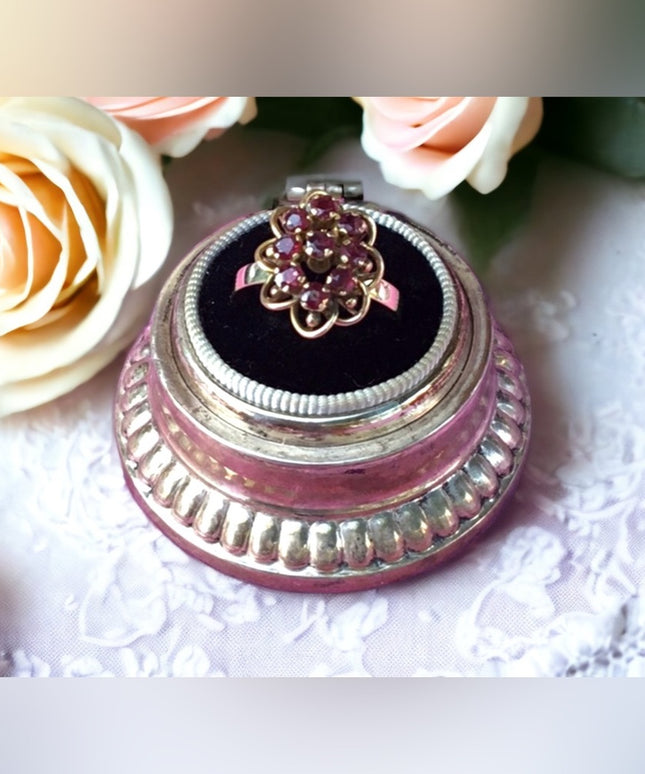 Beautiful vintage 14k Gold Ruby ring cluster