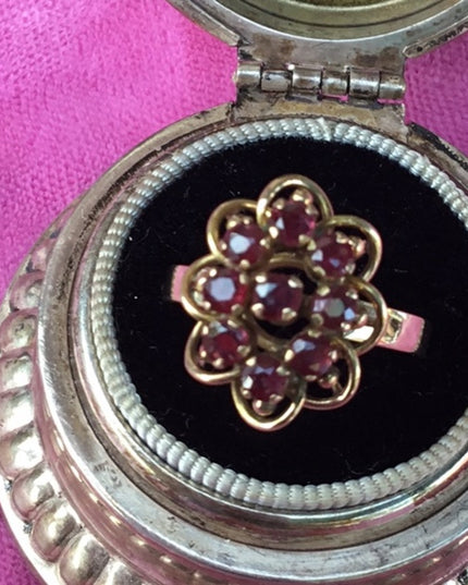 Beautiful vintage 14k Gold Ruby ring cluster