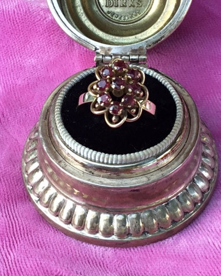 Beautiful vintage 14k Gold Ruby ring cluster