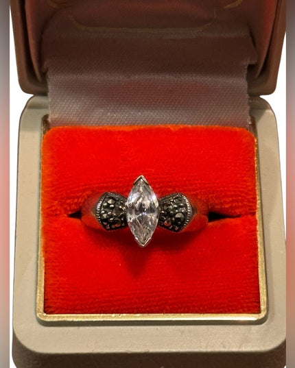 Elegant Vintage Sterling Silver 925 Marquise Fancy CZ Ring