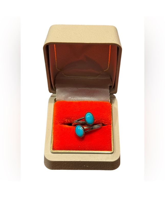 Elegant Vintage Sterling Silver 925 Southwestern Turquoise Ring
