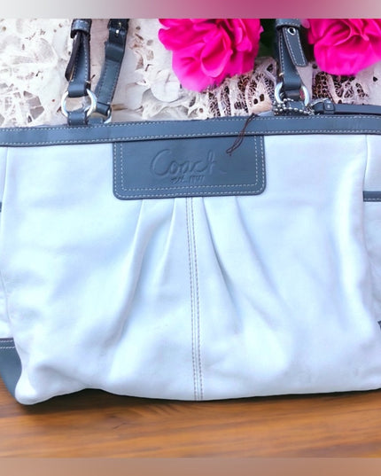- Large F13759 Coach Leather bag shoulder white purse