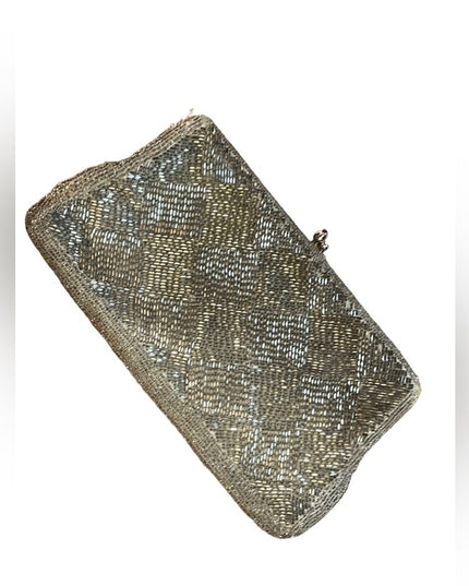 Vintage 1960s Silver metalic micro bead clutch