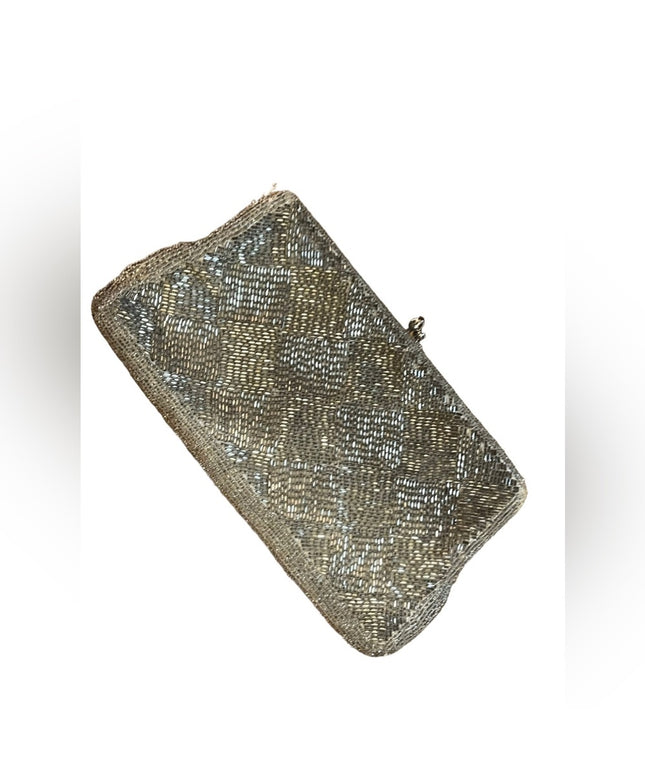 Vintage 1960s Silver metalic micro bead clutch