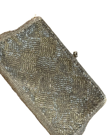 Vintage 1960s Silver metalic micro bead clutch