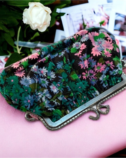 Vintage 1960s velvet flower clutch purse lovely’  bag