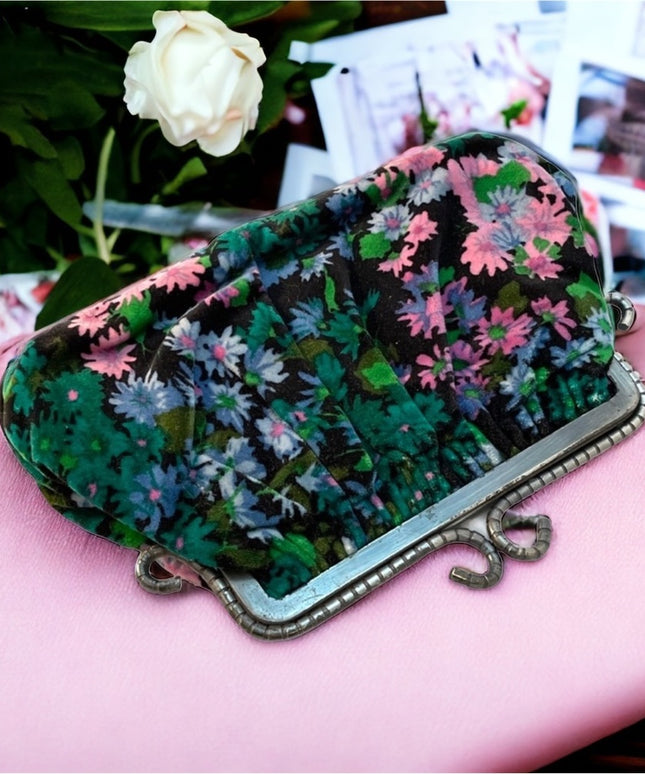 Vintage 1960s velvet flower clutch purse lovely’  bag