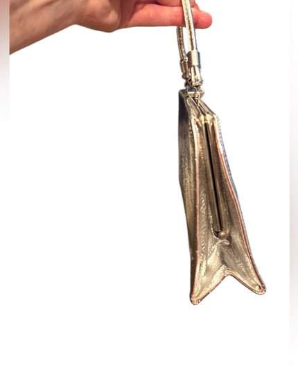 Elegant Vintage Silver Metalic Clutch Wristlet Bag Purse 1960s