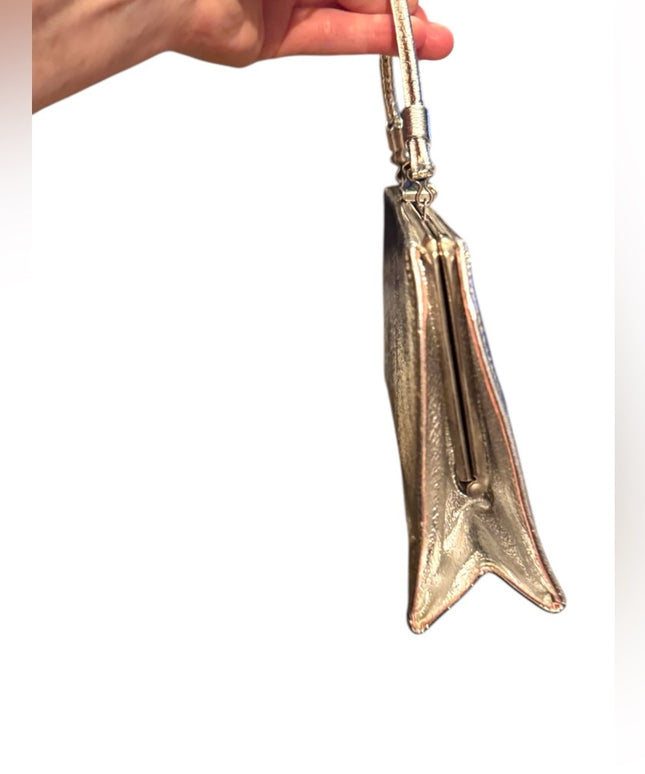 Elegant Vintage Silver Metalic Clutch Wristlet Bag Purse 1960s