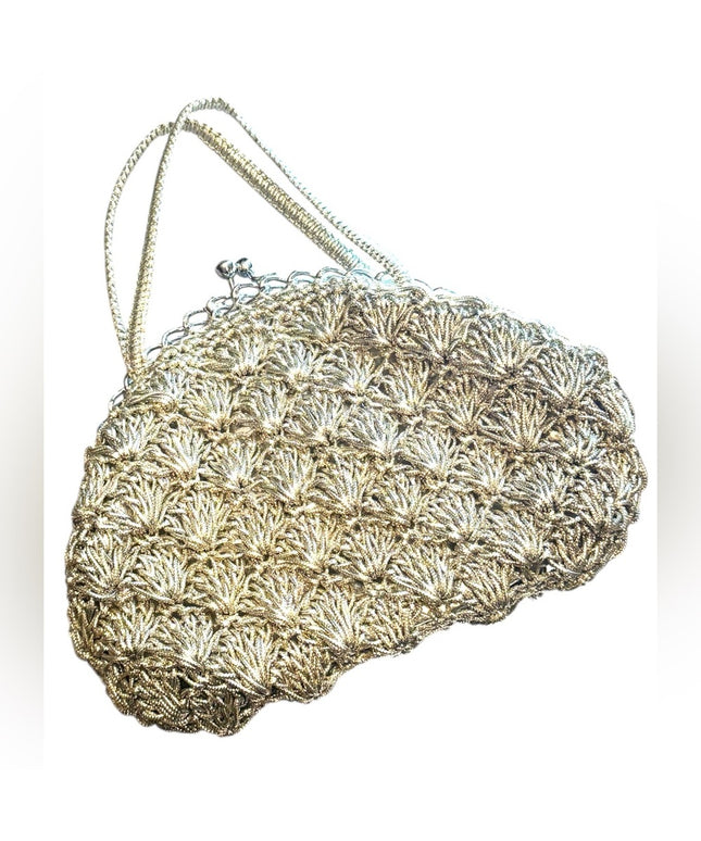 Vintage 1960s Silver Metalic Crochet Shell Firm Body Wristlet Clutch