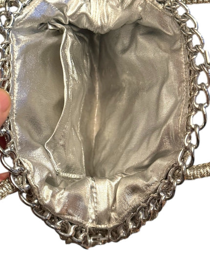 Vintage 1960s Silver Metalic Crochet Shell Firm Body Wristlet Clutch