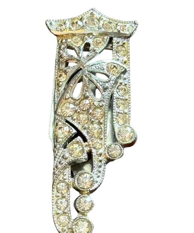 Vintage aged mid century rhinestone pot metal fur clip silver finish