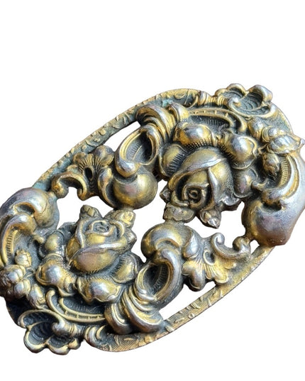 Antique brassy finish pinchbeck roses flower scrolled design brooch