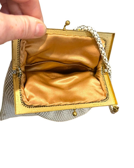 Vintage White Deco Chain Mail metal 1940s Whiting & Davis evening bag we…