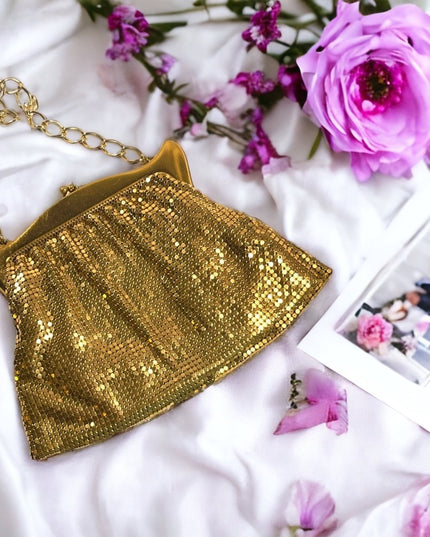 Vintage 1950s gold metal mesh chain mail Whiting & Davis wristlet evenin…