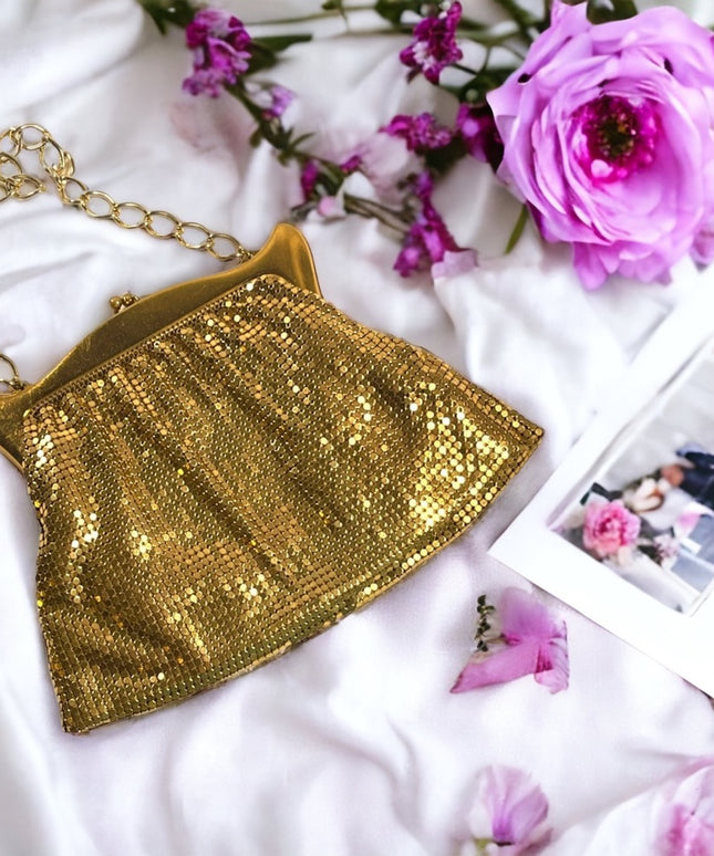 Vintage 1950s gold metal mesh chain mail Whiting & Davis wristlet evenin…