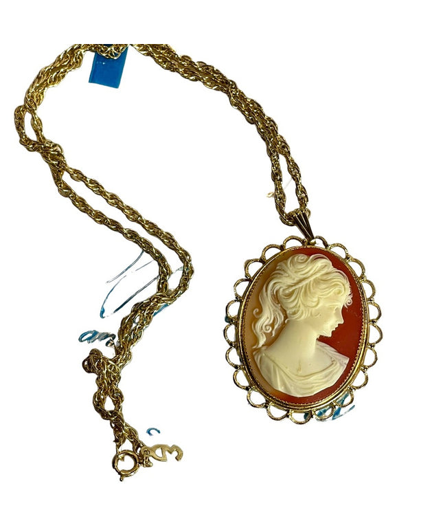 NWT Vintage Whiting & Davis large resin Cameo Pendant gold finish necklace