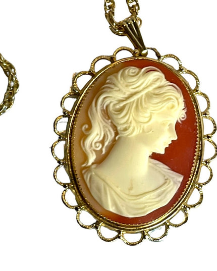 NWT Vintage Whiting & Davis large resin Cameo Pendant gold finish necklace