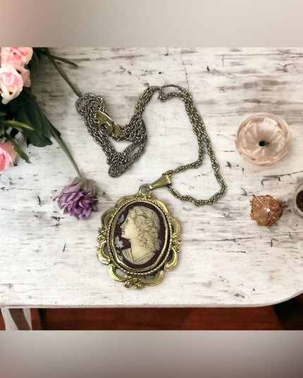 Vintage Whiting & Davis resin cameo necklace pendant