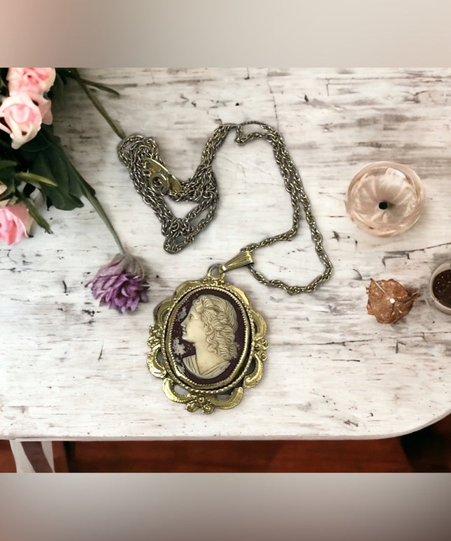 Vintage Whiting & Davis resin cameo necklace pendant