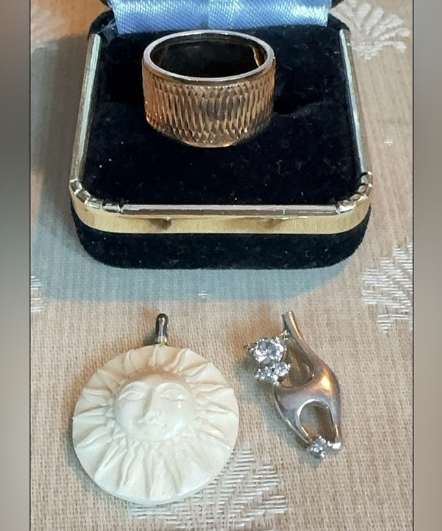 Vintage Jewelry LOT Sterling Silver 925 Ring and Carved Sun Face Cat Pendant