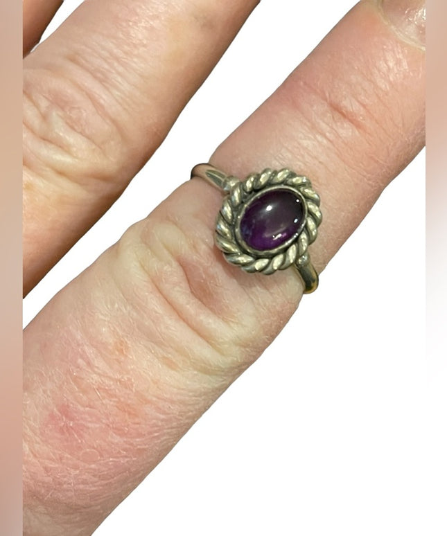 Vintage sterling silver 925 amethyst ring