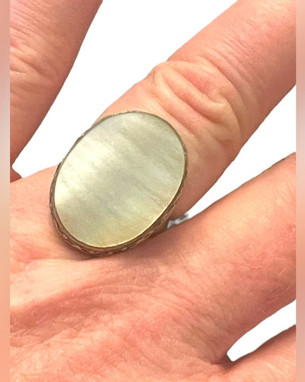 Large fancy MOP Indonesian ring silver finish